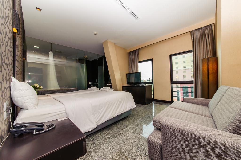 Pietra Bangkok Hotel Exterior photo