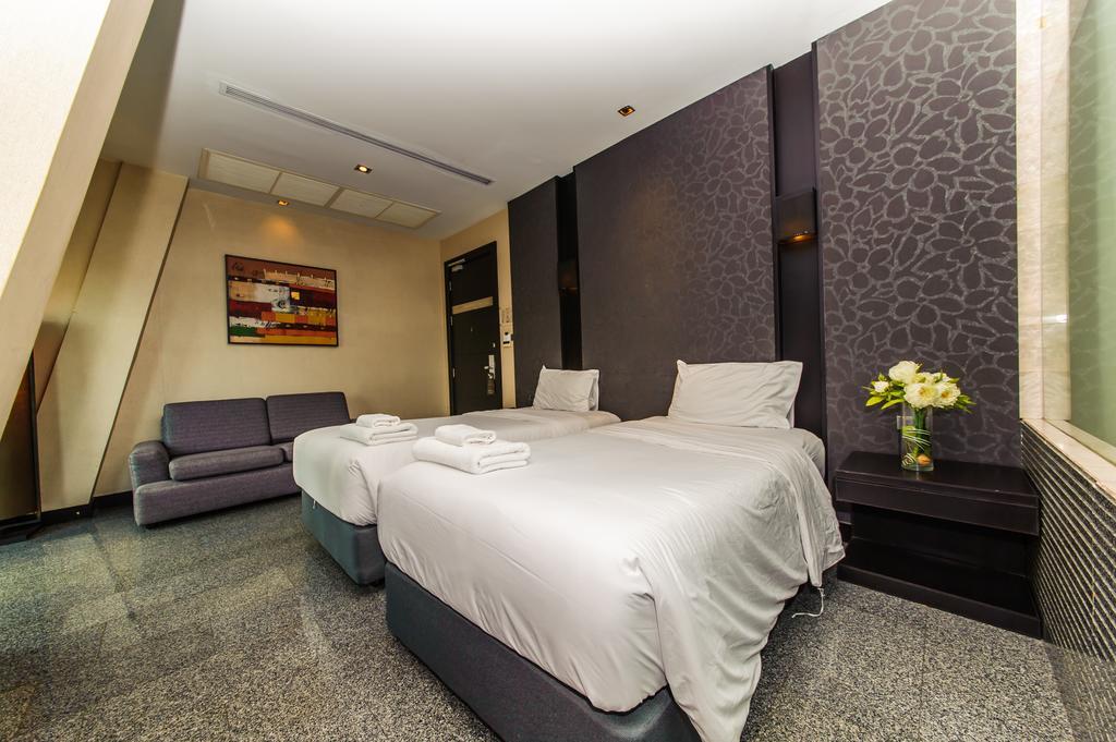 Pietra Bangkok Hotel Exterior photo