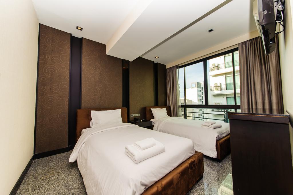 Pietra Bangkok Hotel Exterior photo